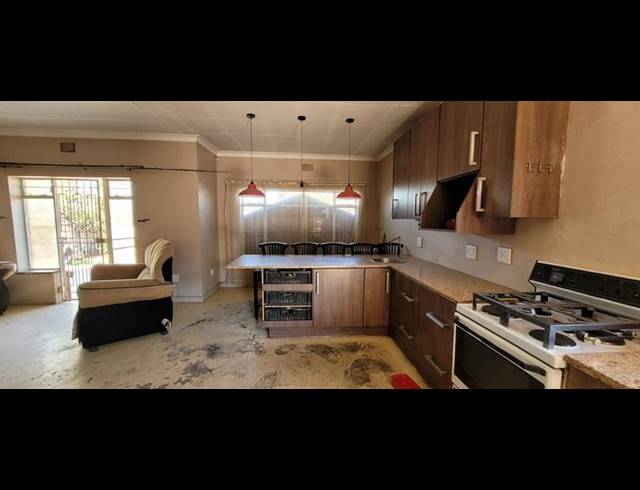 3 BEDROOM HOUSE FOR SALE IN FLORENTIA
